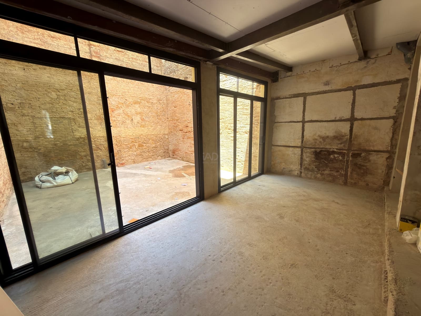 2 slaapkamer Commercieel te huur in Barcelona stad - € 3.300 (Ref: 9987721)