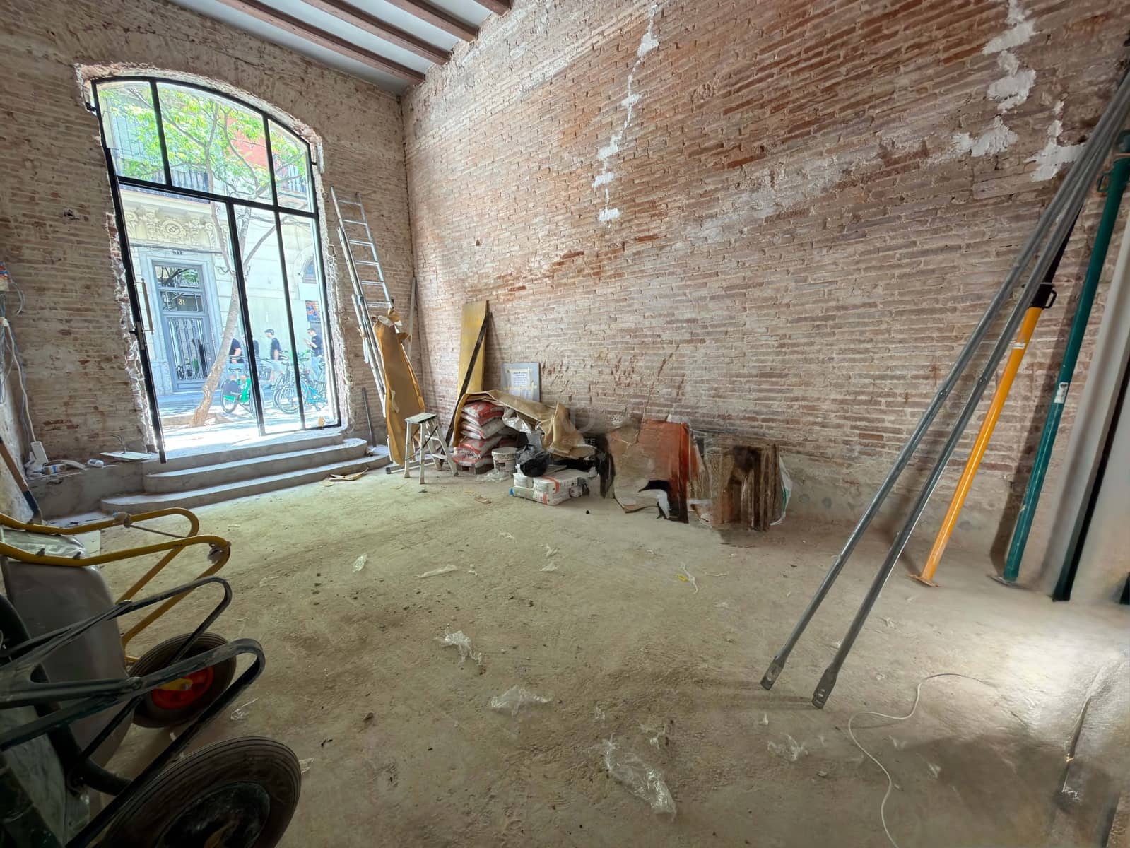 2 slaapkamer Commercieel te huur in Barcelona stad - € 3.300 (Ref: 9987721)