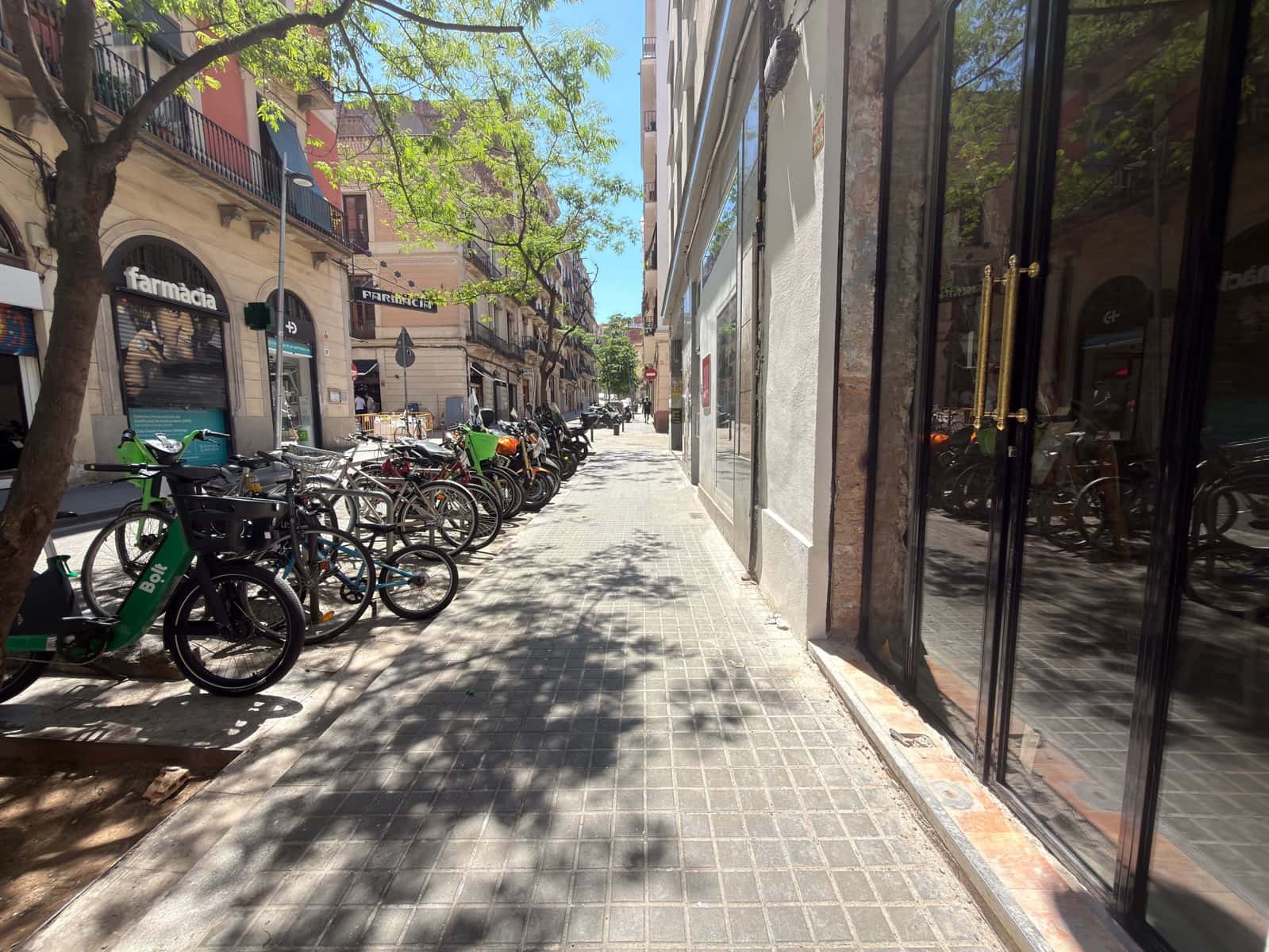 2 slaapkamer Commercieel te huur in Barcelona stad - € 3.300 (Ref: 9987721)
