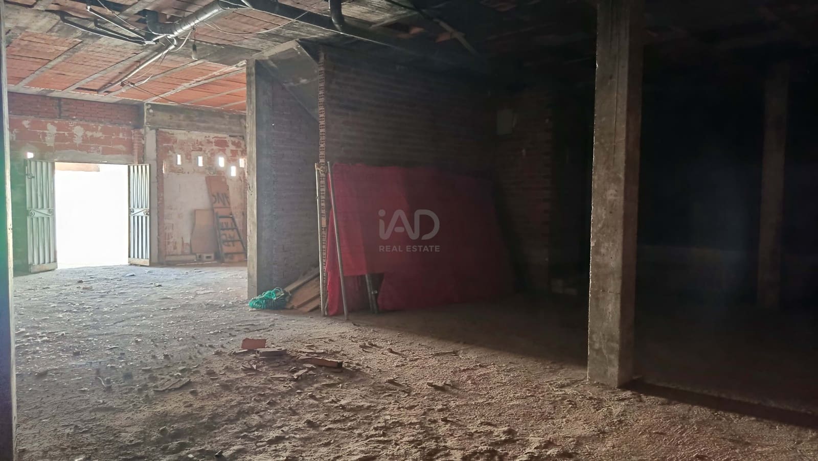 Commercial for rent in Madrid city - € 800 (Ref: 9987722)