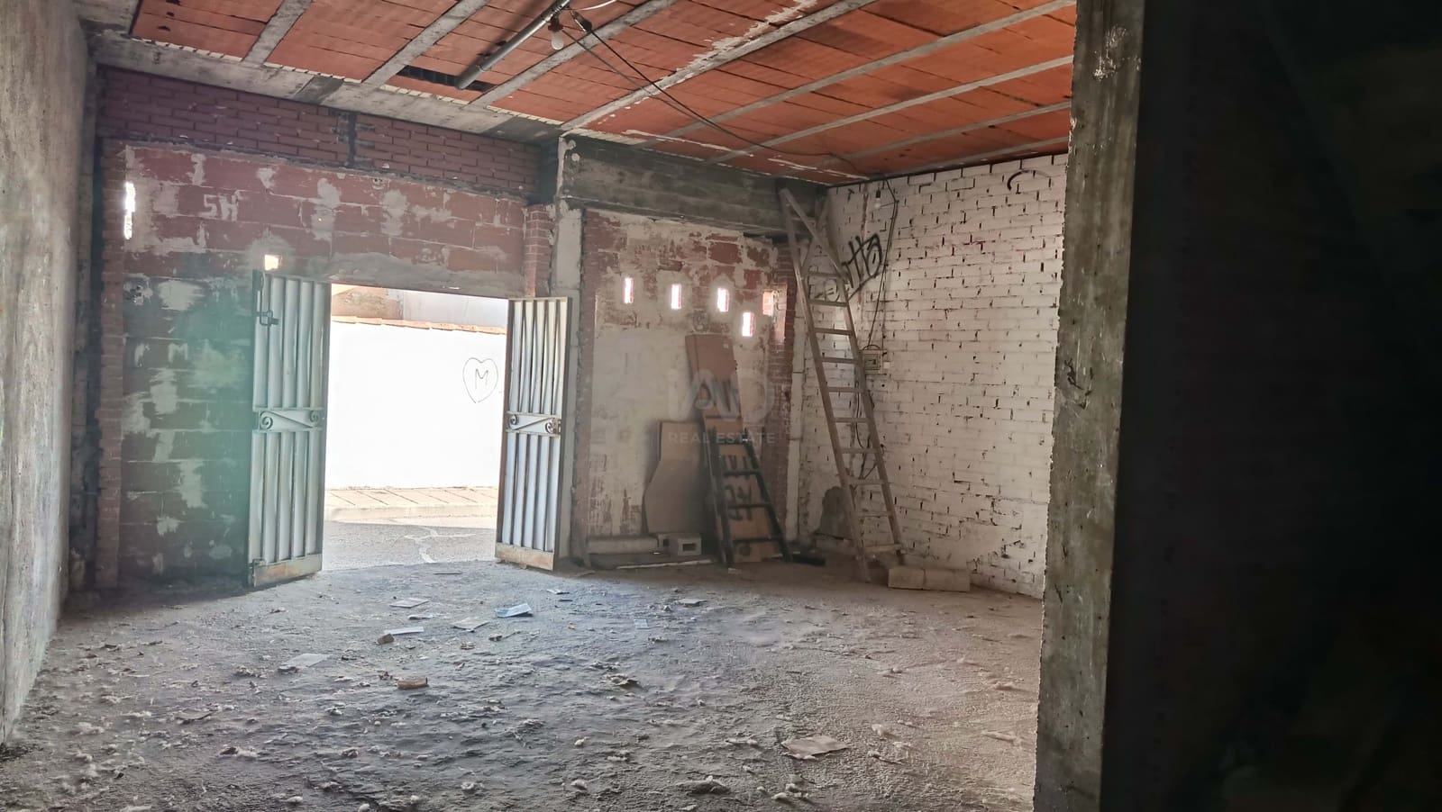 Commercial for rent in Madrid city - € 800 (Ref: 9987722)