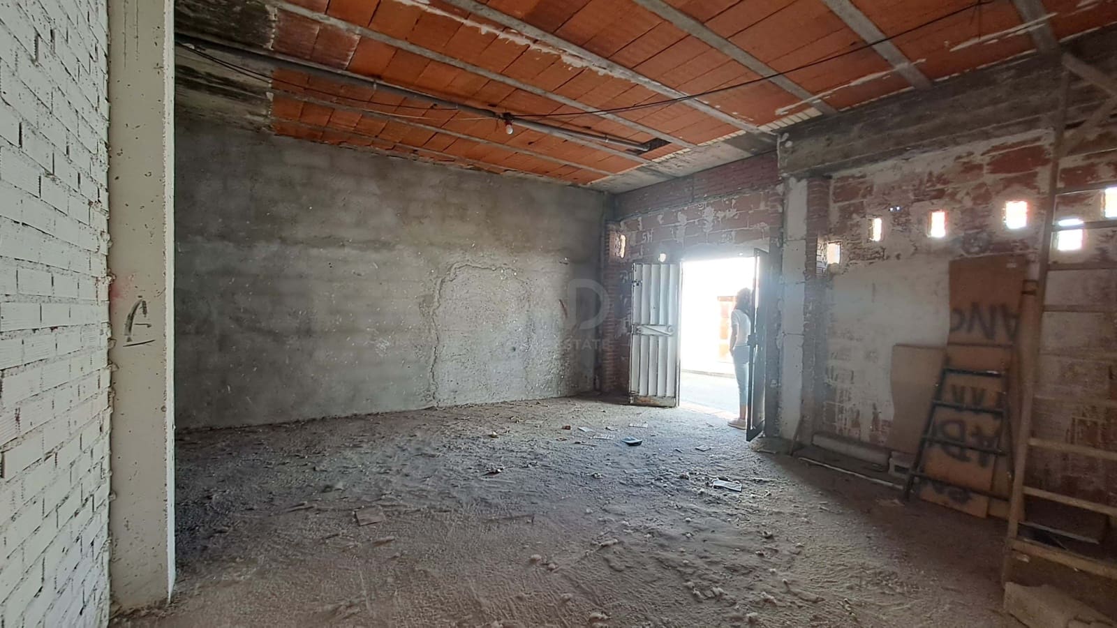 Commercial for rent in Madrid city - € 800 (Ref: 9987722)