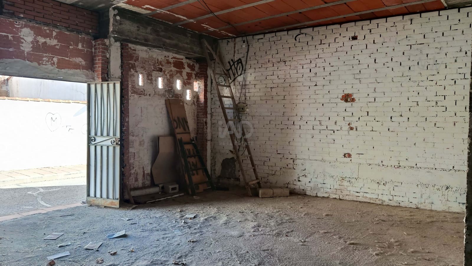 Commercial for rent in Madrid city - € 800 (Ref: 9987722)