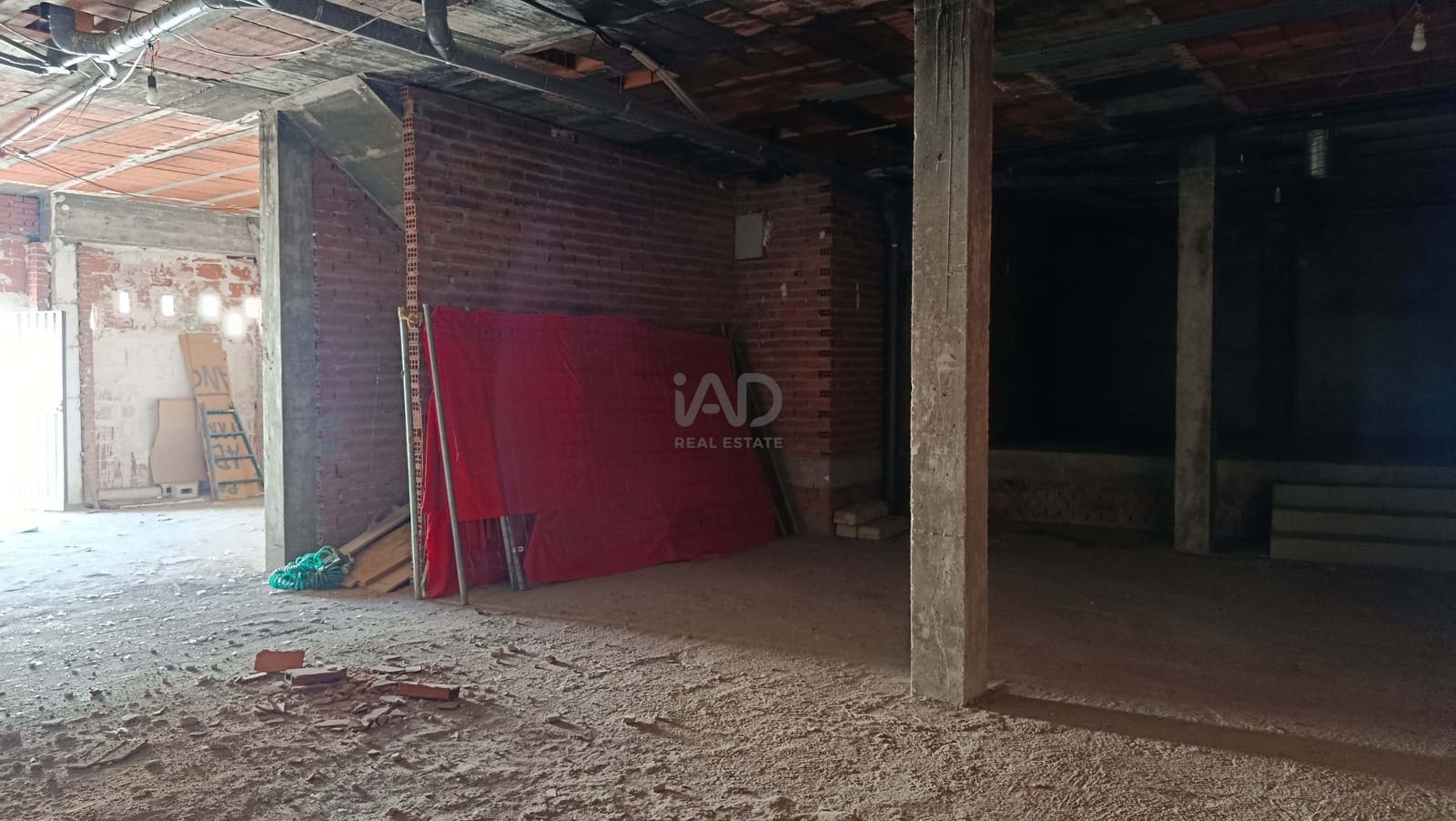 Commercial for rent in Madrid city - € 800 (Ref: 9987722)