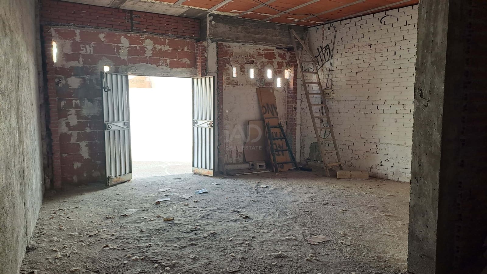 Commercial for rent in Madrid city - € 800 (Ref: 9987722)