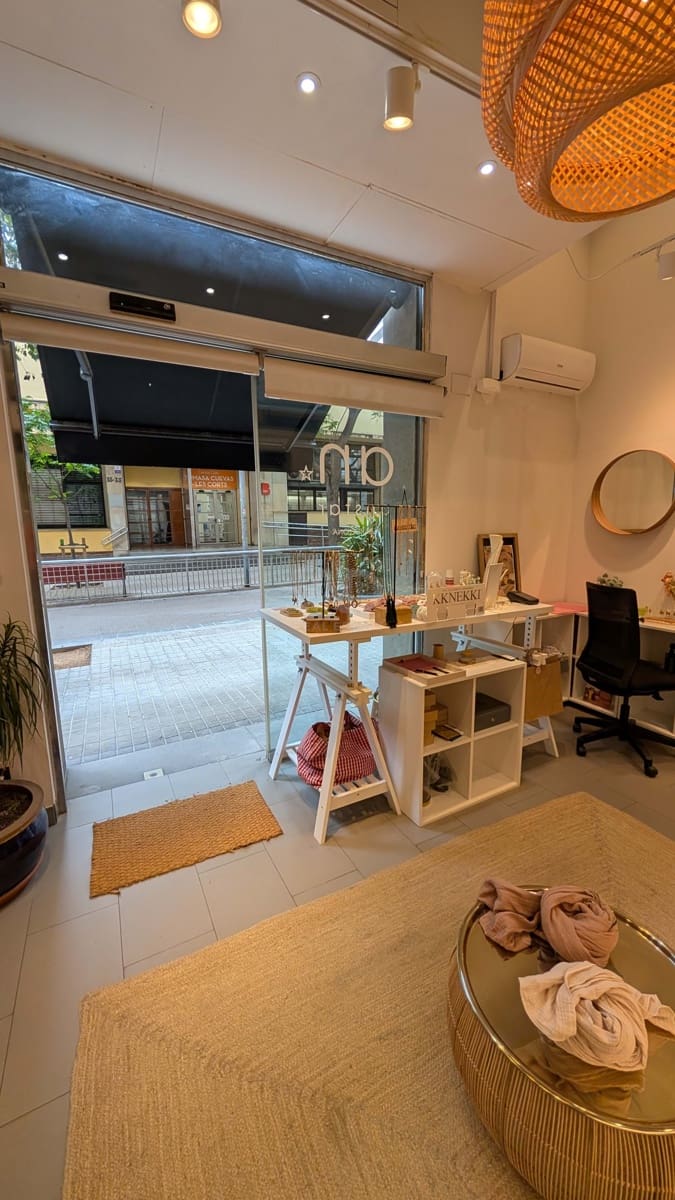 Erhverv til salg i Barcelona by - € 450.000 (Ref: 9987724)
