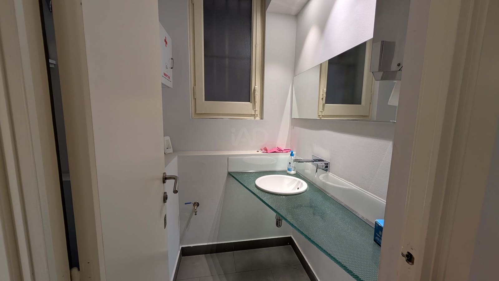 Erhverv til salg i Barcelona by - € 450.000 (Ref: 9987724)