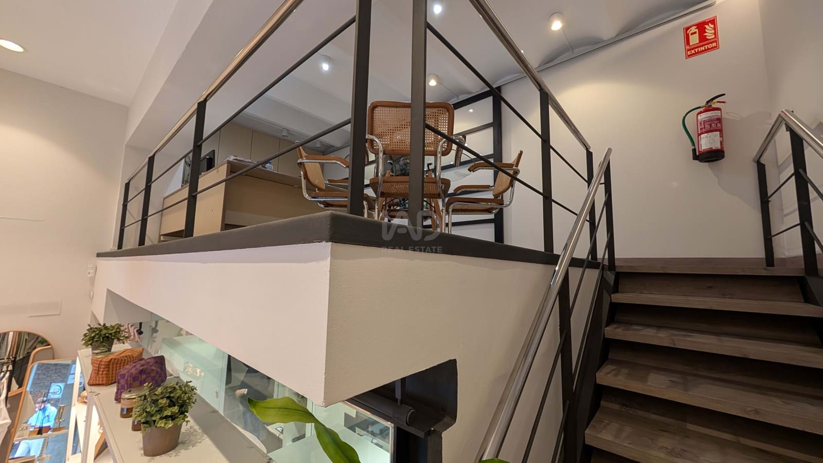 Erhverv til salg i Barcelona by - € 450.000 (Ref: 9987724)