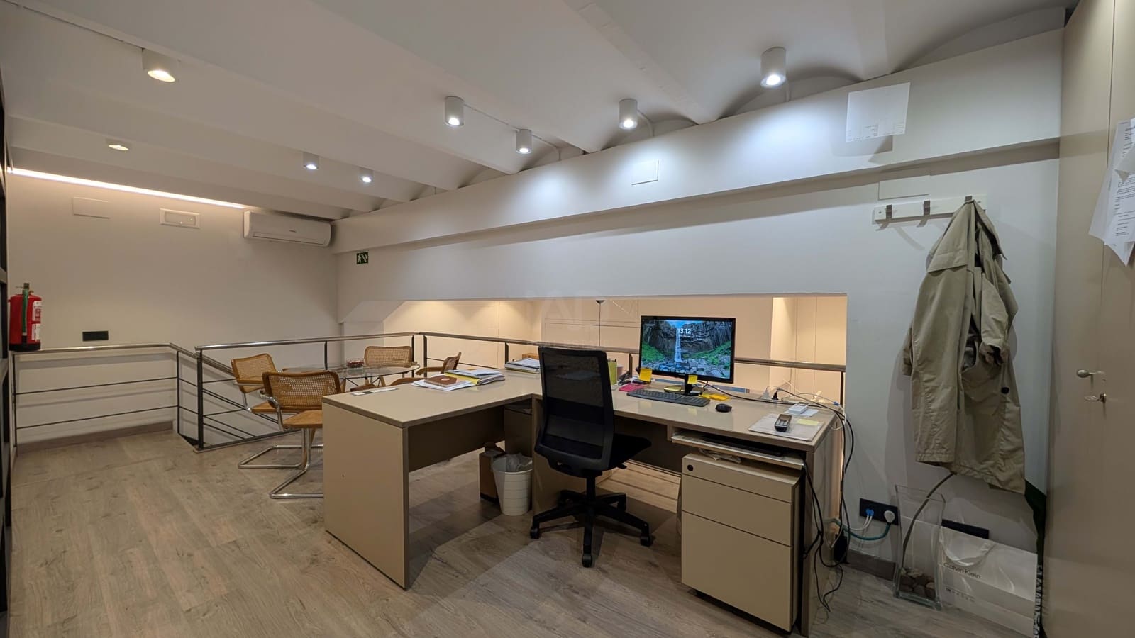 Erhverv til salg i Barcelona by - € 450.000 (Ref: 9987724)