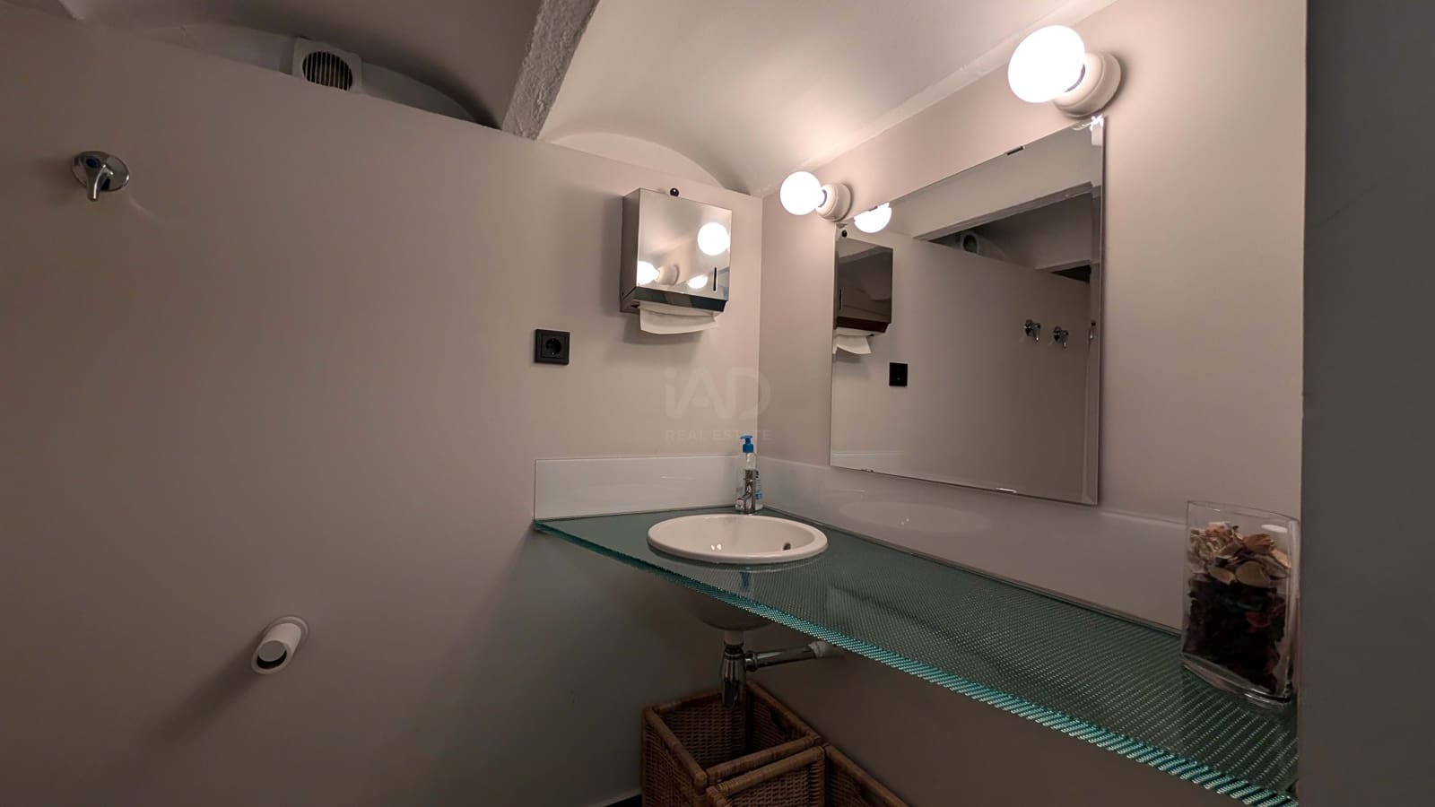 Erhverv til salg i Barcelona by - € 450.000 (Ref: 9987724)