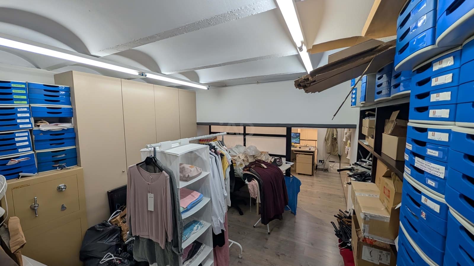 Erhverv til salg i Barcelona by - € 450.000 (Ref: 9987724)