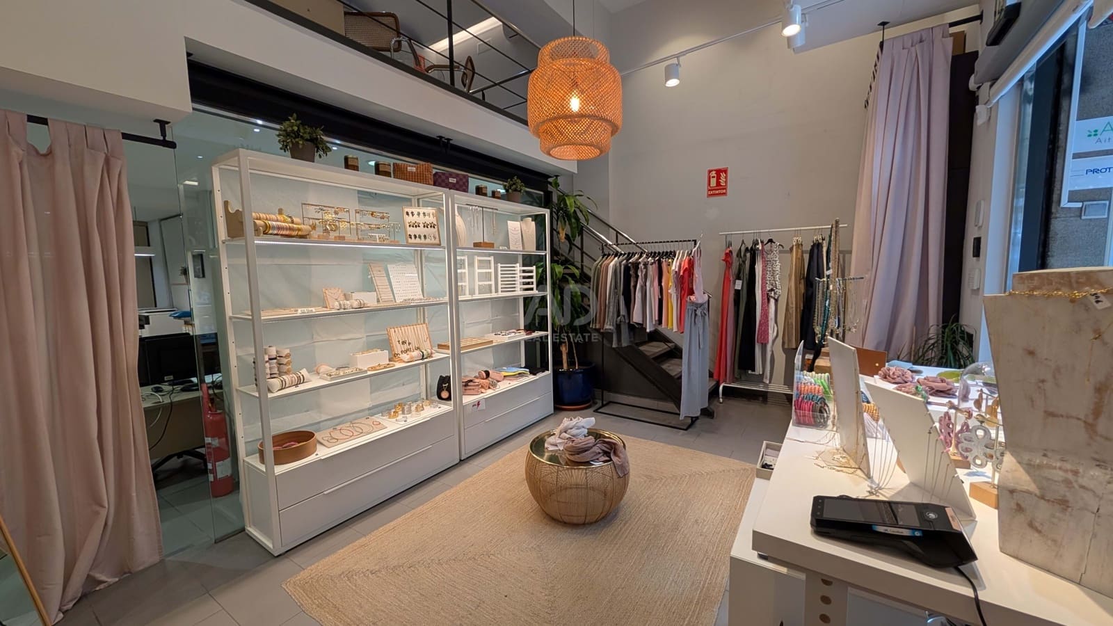 Erhverv til salg i Barcelona by - € 450.000 (Ref: 9987724)