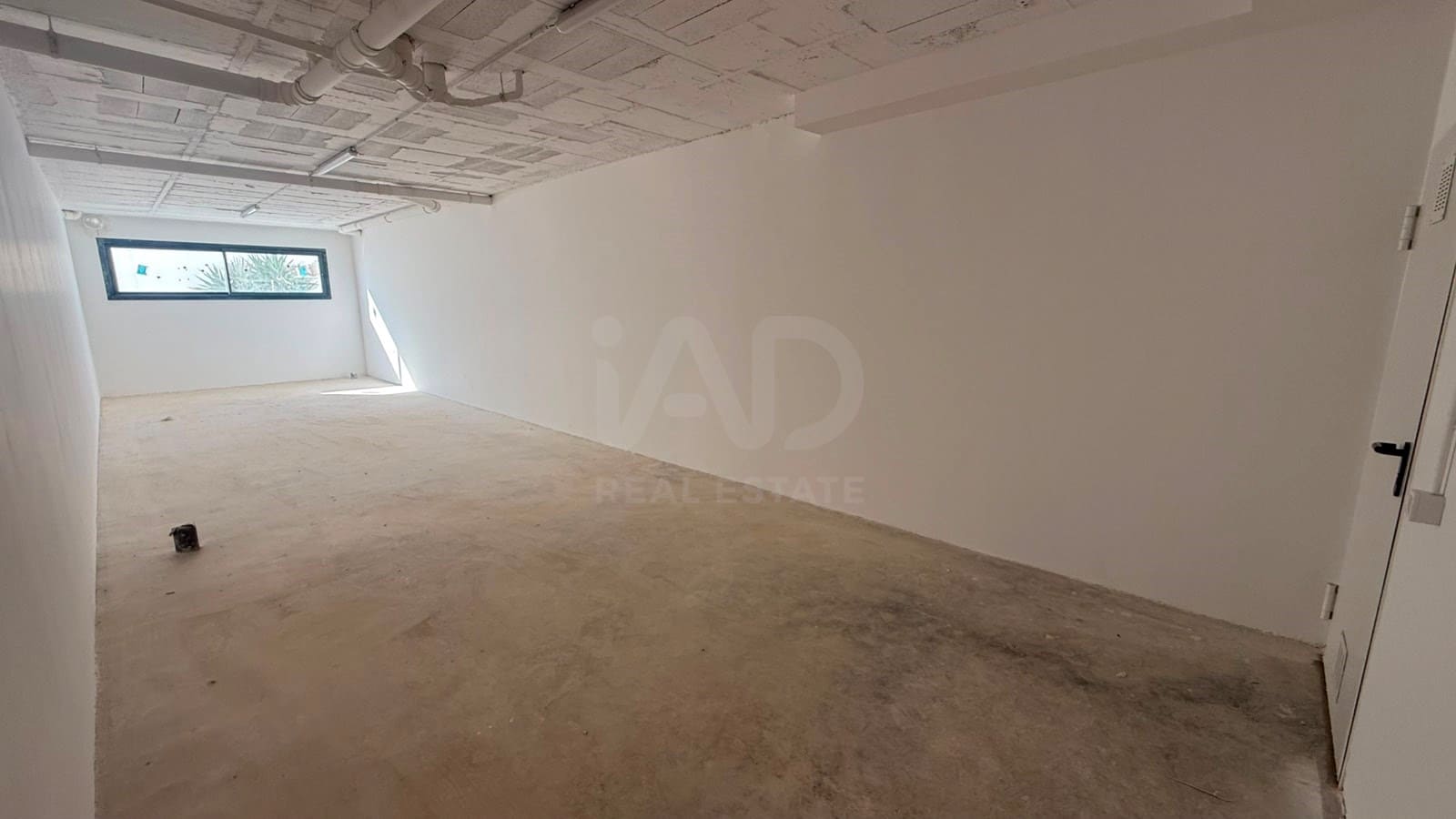 Kommersiell til salgs i Cadiz by - € 117 000 (Ref: 9987725)