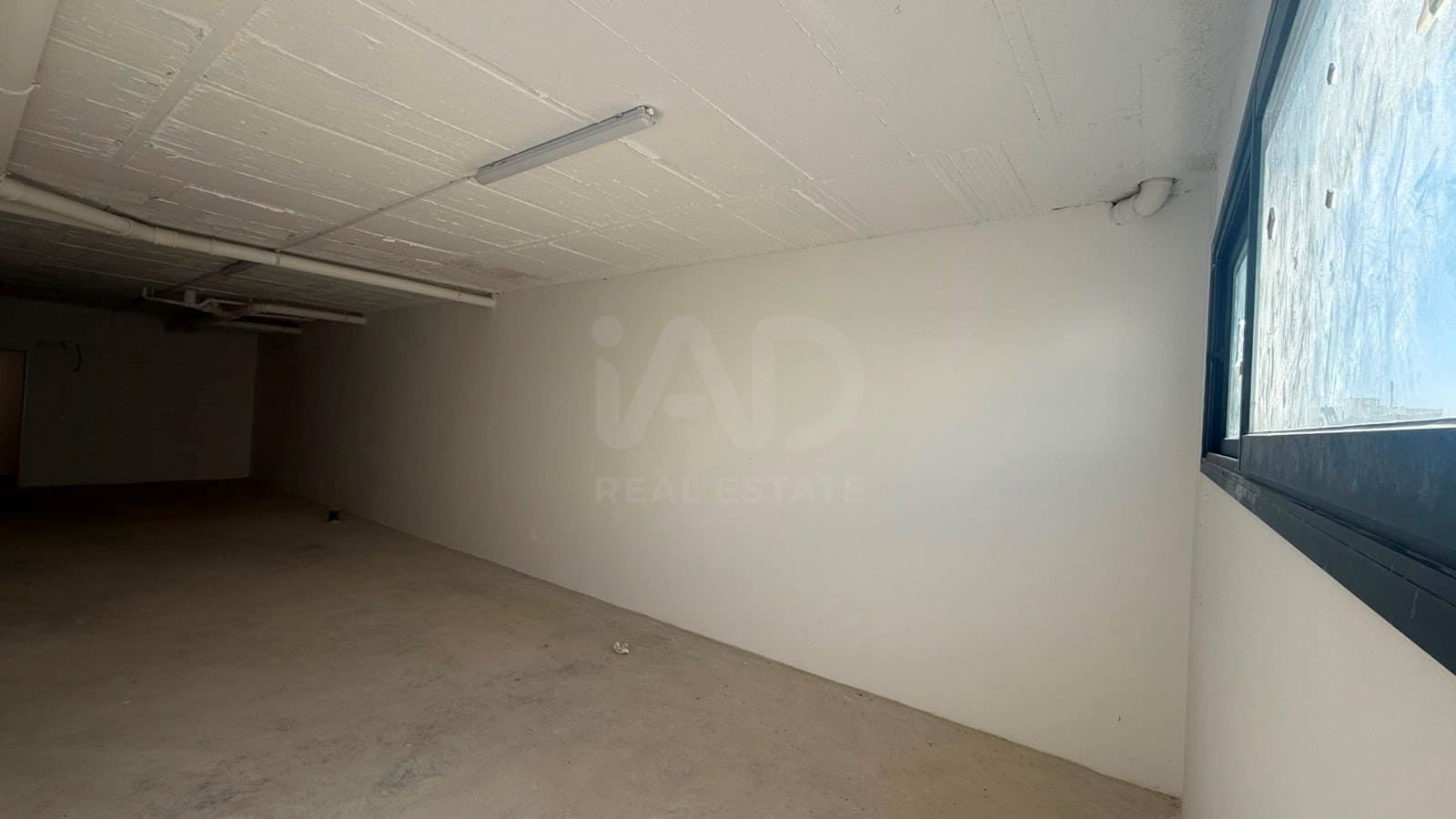Kommersiell til salgs i Cadiz by - € 117 000 (Ref: 9987725)