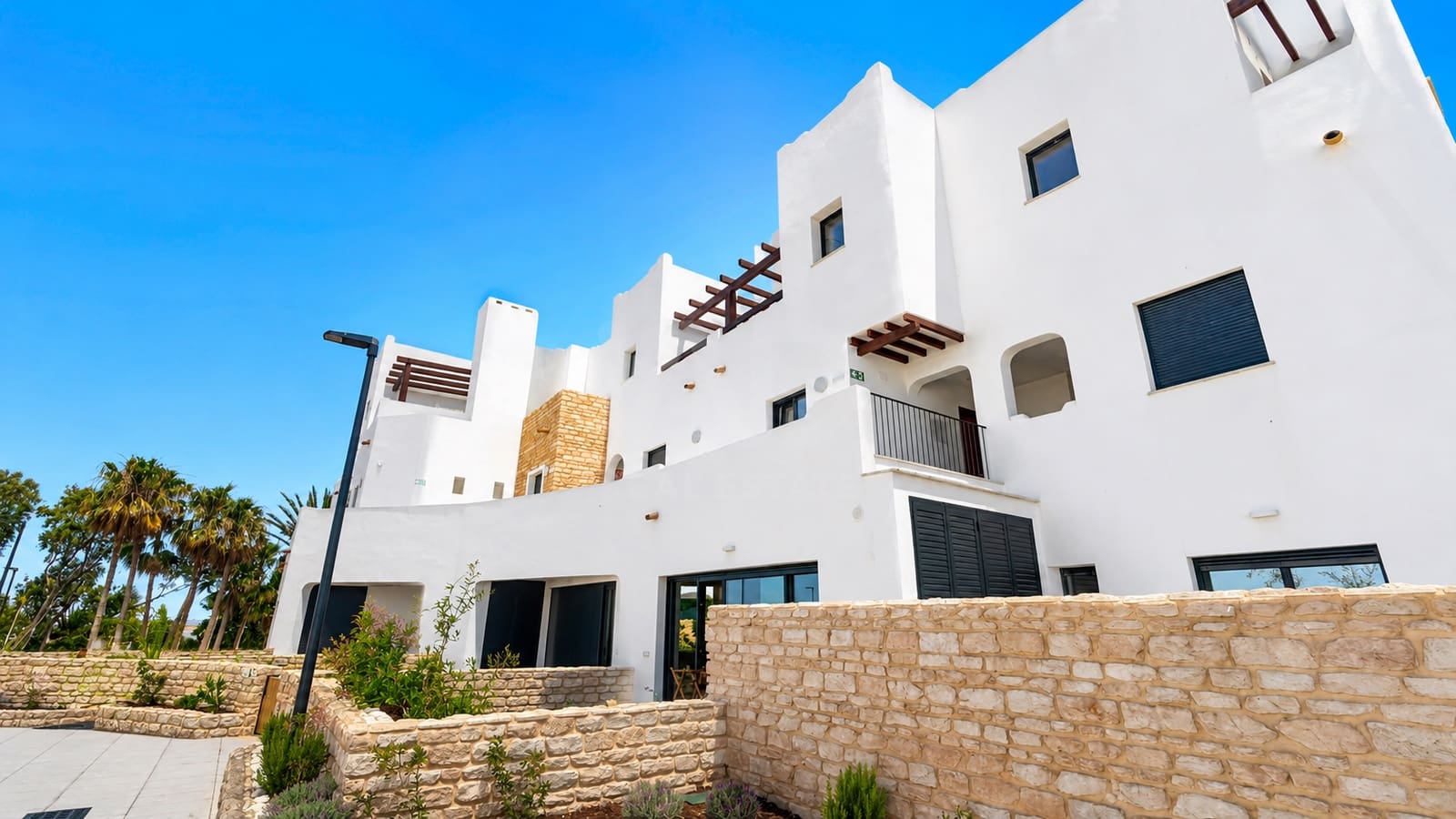 Kommersiell til salgs i Cadiz by - € 117 000 (Ref: 9987725)