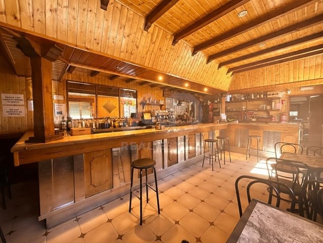 Kommersiell til salgs i Leon by - € 500 000 (Ref: 9987727)