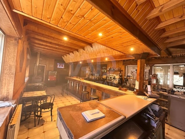 Kommersiell til salgs i Leon by - € 500 000 (Ref: 9987727)