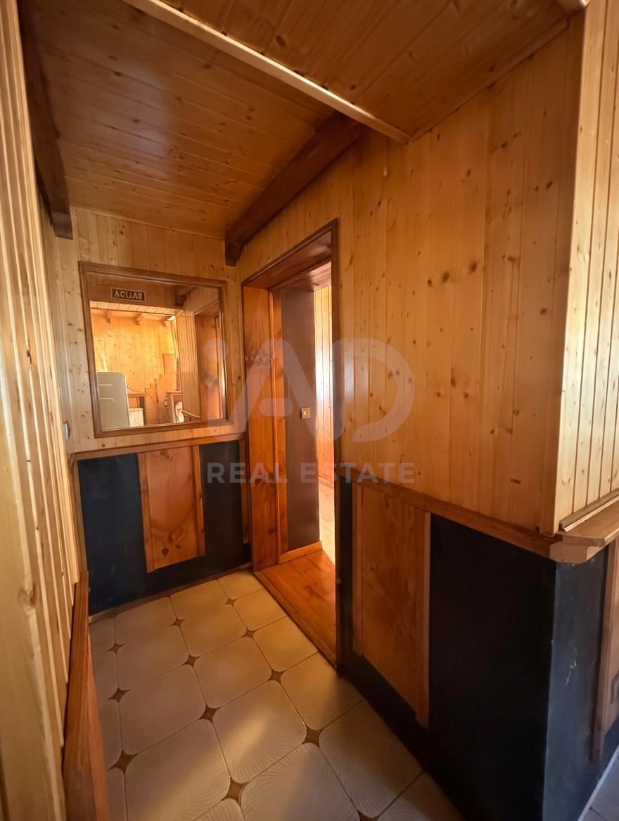 Kommersiell til salgs i Leon by - € 500 000 (Ref: 9987727)