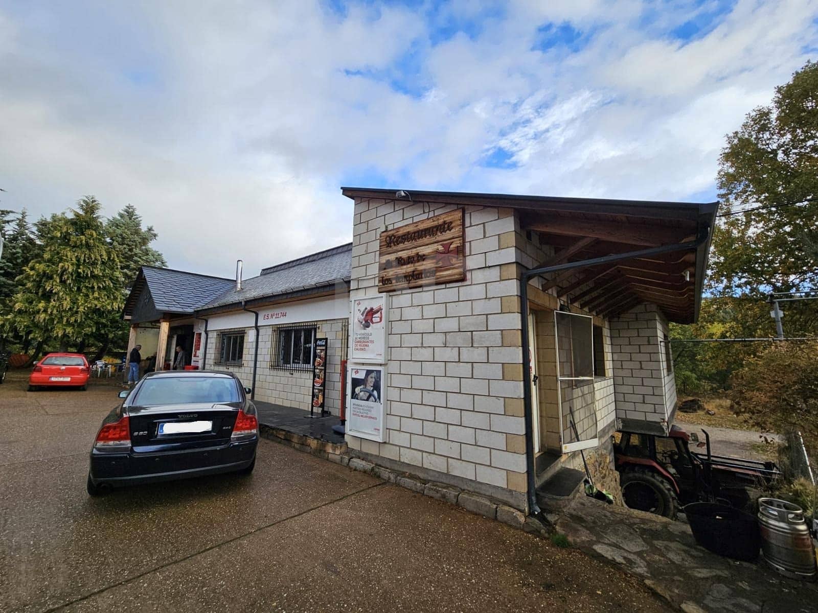 Kommersiell til salgs i Leon by - € 500 000 (Ref: 9987727)