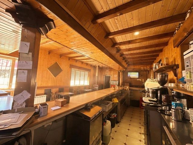 Commercial for sale in Truchas - € 499,000 (Ref: 9987727)