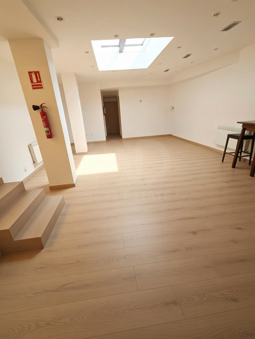 2 Zimmer Gewerbe zu verkaufen in Leon Stadt - 99.999 € (Ref: 9987728)