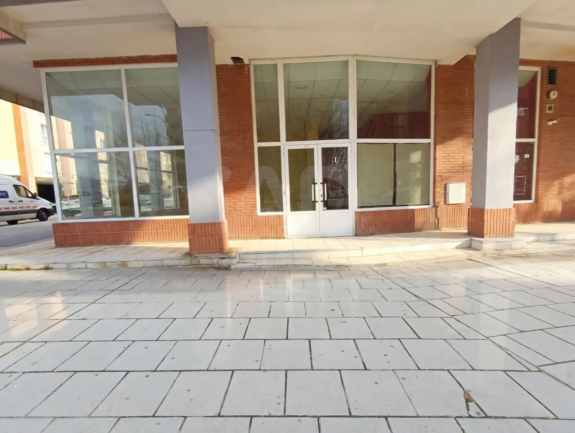 2 Zimmer Gewerbe zu verkaufen in Leon Stadt - 99.999 € (Ref: 9987728)