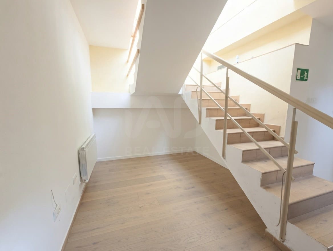 2 Zimmer Gewerbe zu verkaufen in Leon Stadt - 99.999 € (Ref: 9987728)