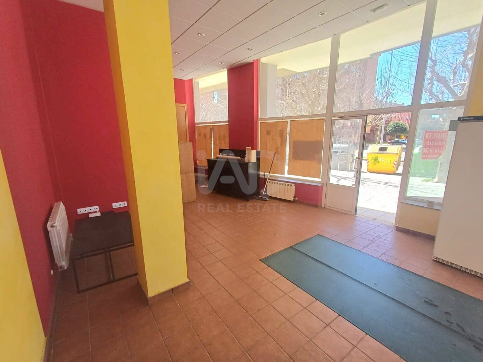 2 Zimmer Gewerbe zu verkaufen in Leon Stadt - 99.999 € (Ref: 9987728)