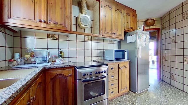 5 chambre Villa/Maison à vendre à Roda de Barà - 399 000 € (Ref: 9987729)