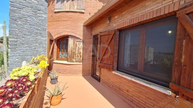 5 chambre Villa/Maison à vendre à Roda de Barà - 399 000 € (Ref: 9987729)