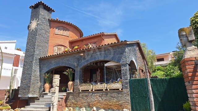 5 chambre Villa/Maison à vendre à Roda de Barà - 399 000 € (Ref: 9987729)