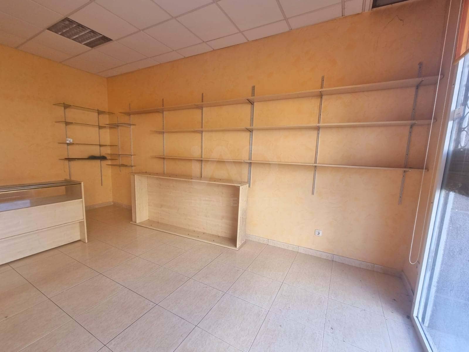 Commercial for rent in Tarragona city - € 363 (Ref: 9987730)