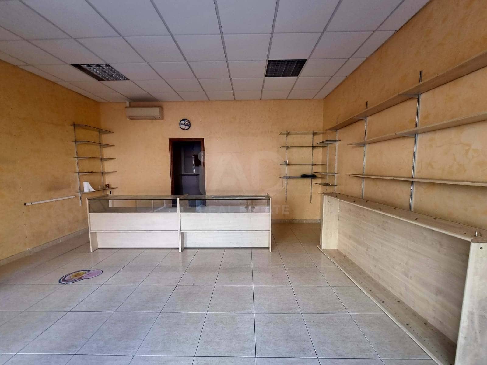 Commercial for rent in Tarragona city - € 363 (Ref: 9987730)