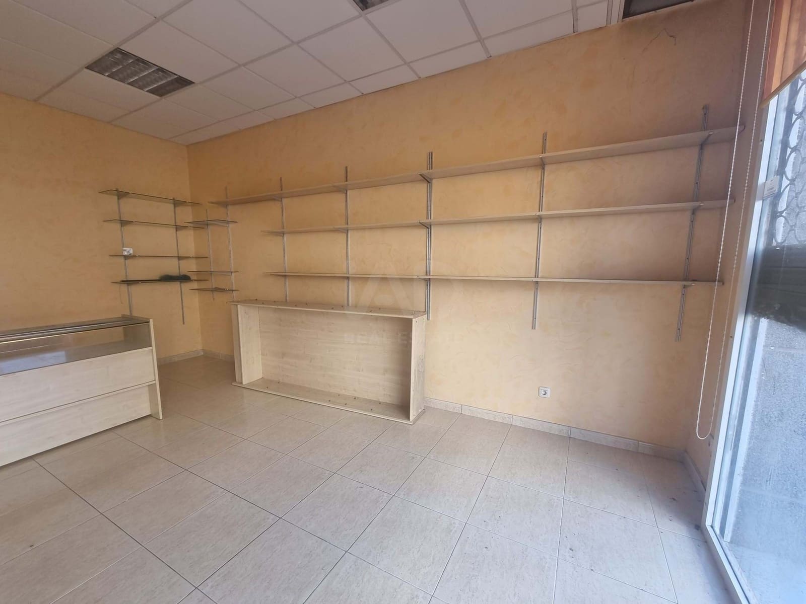 Commercial for rent in Tarragona city - € 363 (Ref: 9987730)