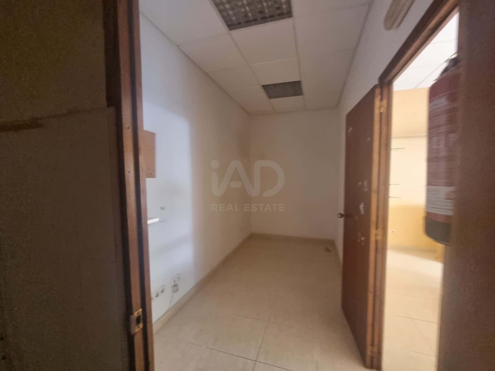 Commercial for rent in Tarragona city - € 363 (Ref: 9987730)