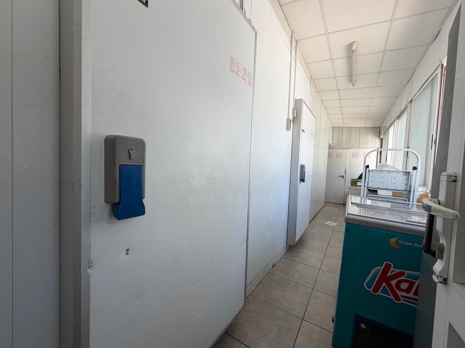 Local Comercial de 2 habitaciones en València ciudad en venta - 380.000 € (Ref: 9987731)