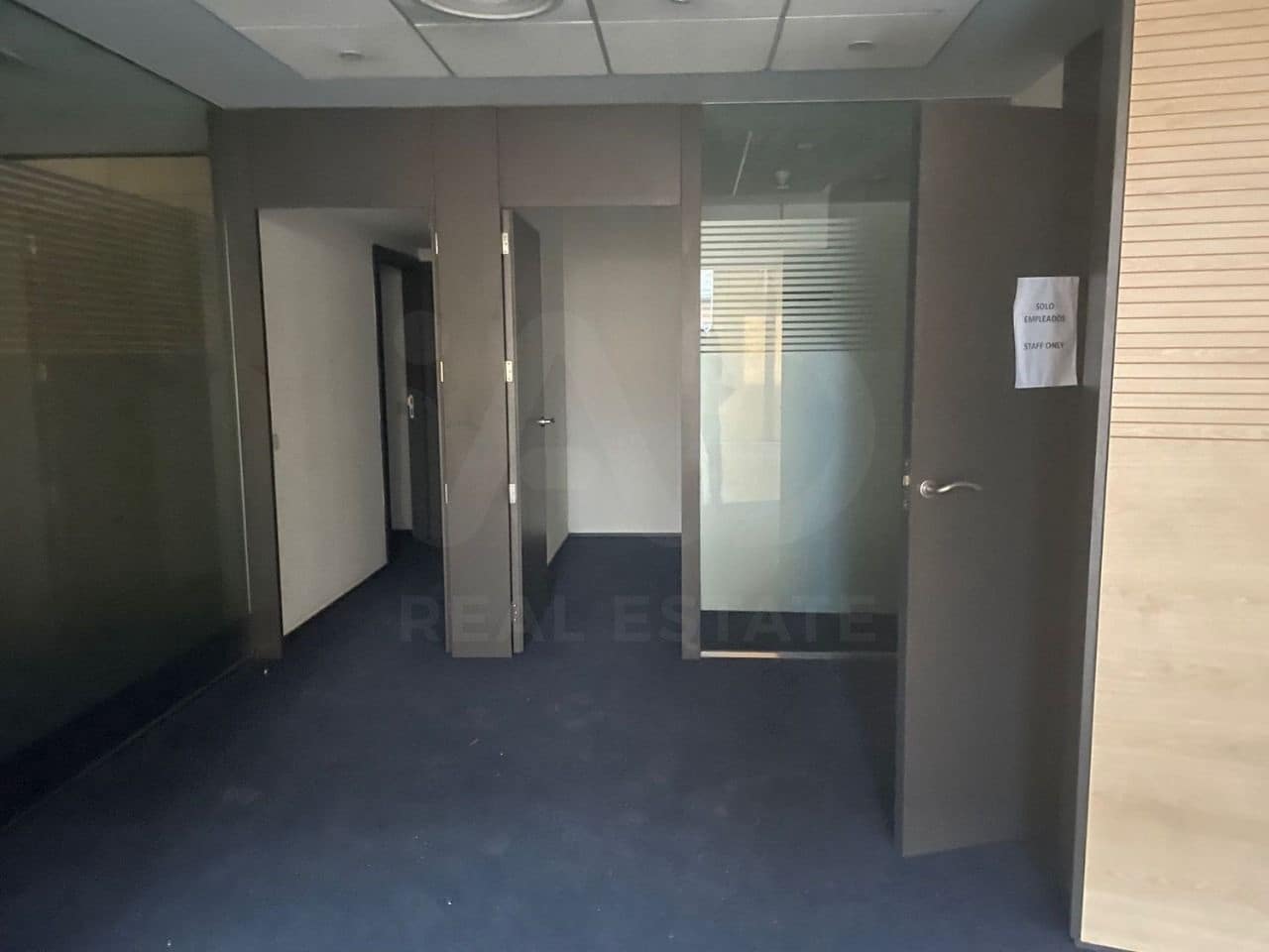 Commercial for sale in Alicante / Alacant city - € 650,000 (Ref: 9987734)