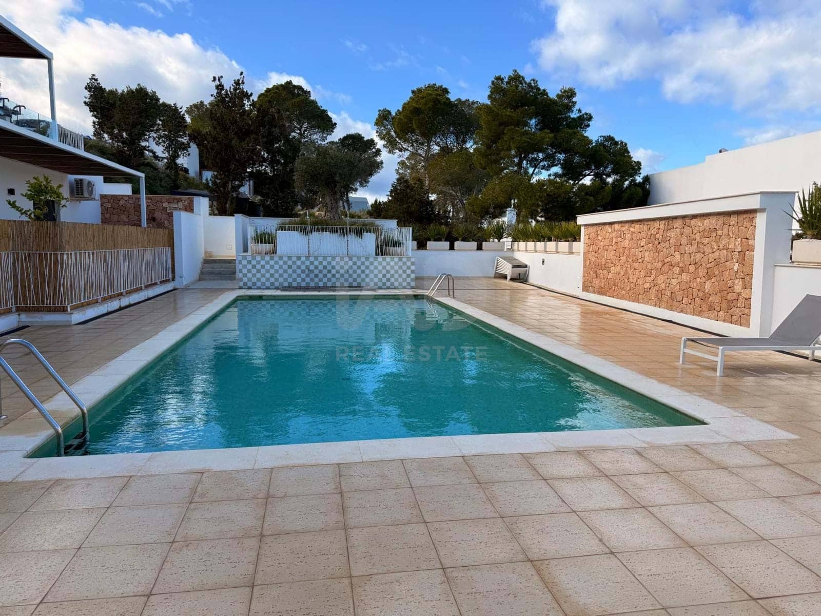 1 makuuhuone Huoneisto myytävänä paikassa San Jose / Sant Josep de Sa Talaia mukana uima-altaan 
autotalli - 350 000 € (Ref: 9987735)