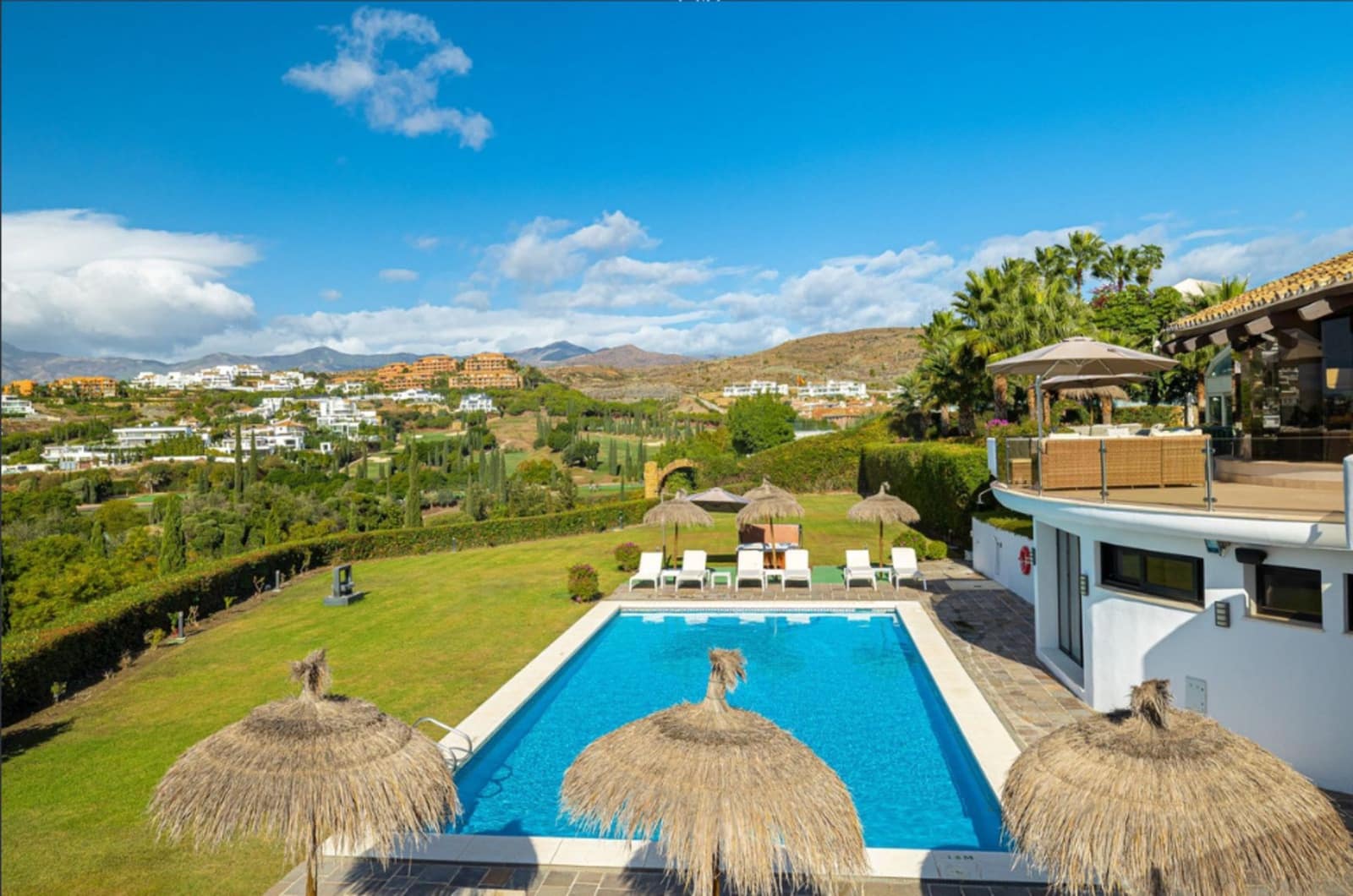 10 bedroom Villa for sale in Benahavis with pool - € 4,950,000 (Ref: 9987740)