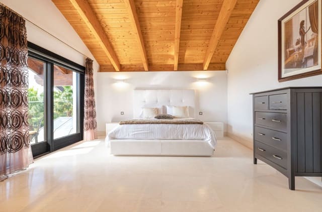10 bedroom Villa for sale in Benahavís with pool - € 4,950,000 (Ref: 9987740)