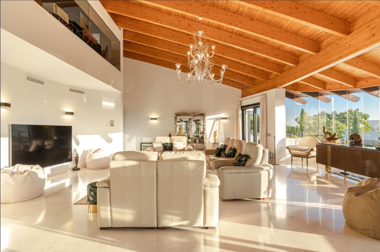 10 bedroom Villa for sale in Benahavis with pool - € 4,950,000 (Ref: 9987740)