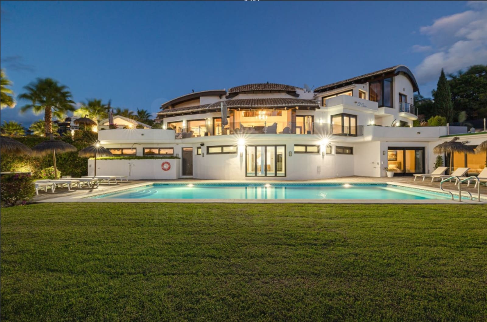 10 bedroom Villa for sale in Benahavis with pool - € 4,950,000 (Ref: 9987740)