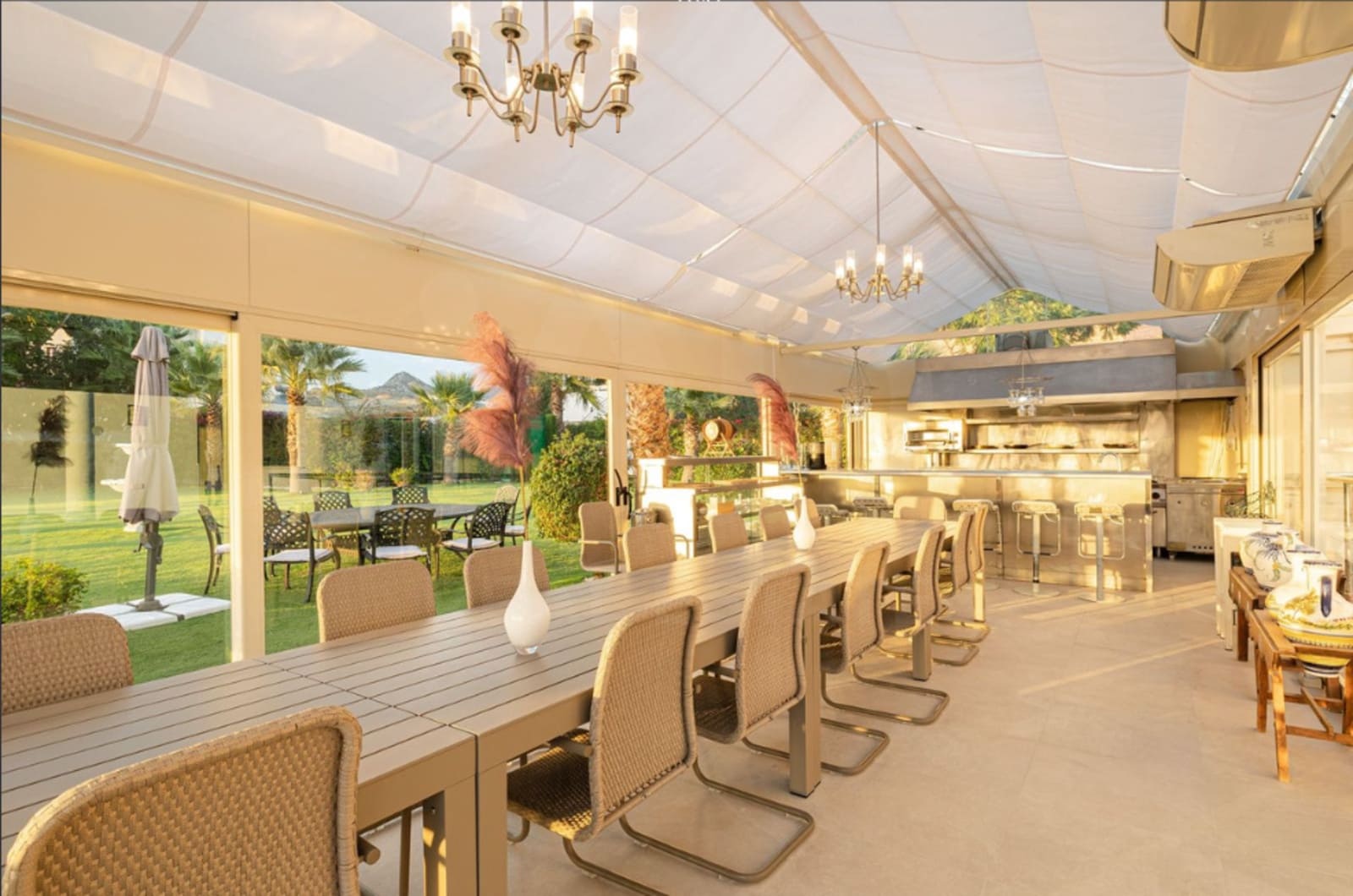 10 bedroom Villa for sale in Benahavis with pool - € 4,950,000 (Ref: 9987740)