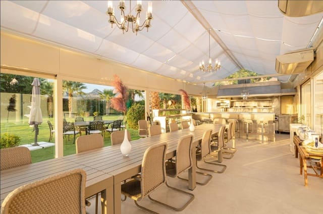 10 bedroom Villa for sale in Benahavís with pool - € 4,950,000 (Ref: 9987740)