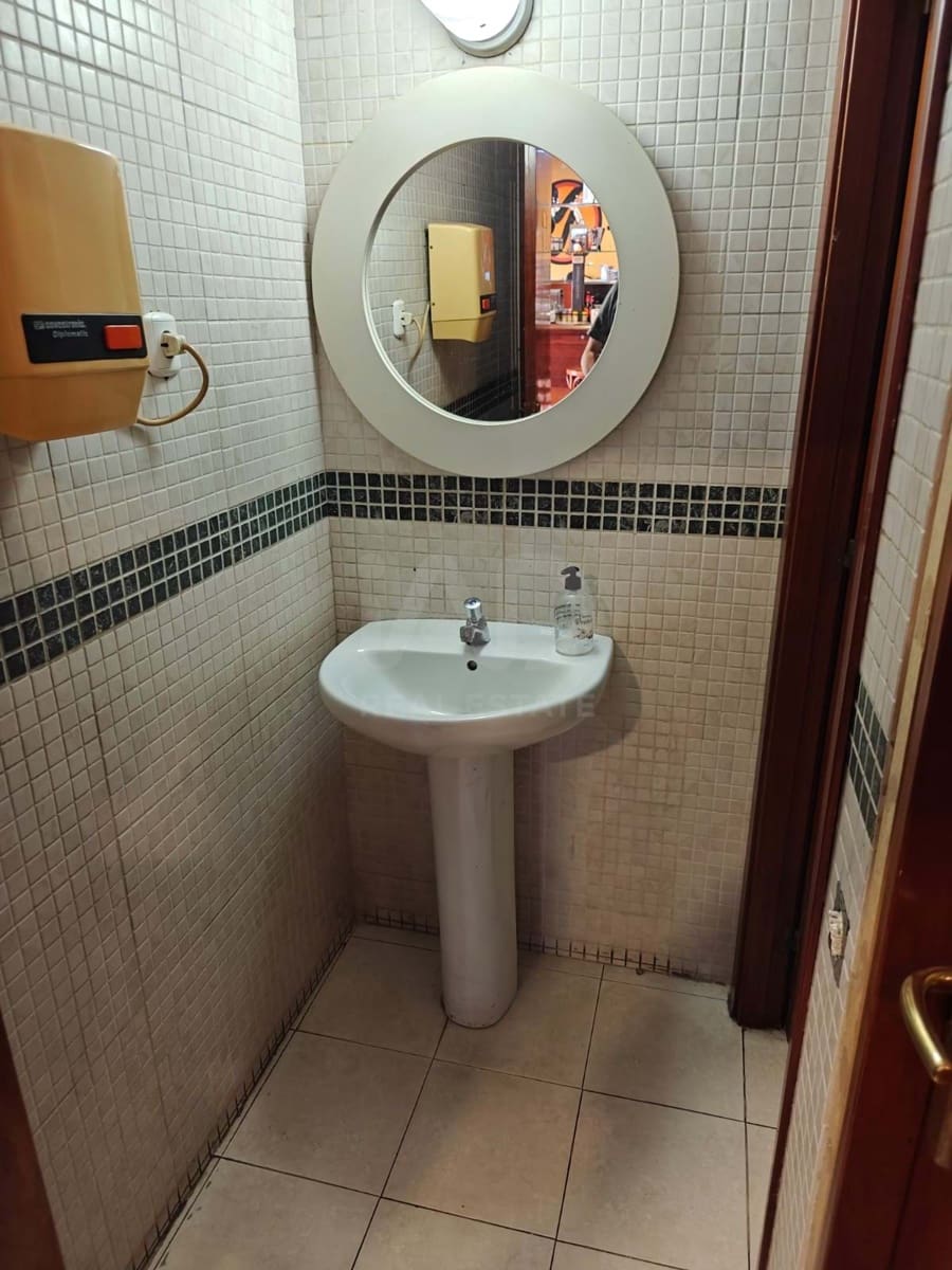 Local Commercial à louer à Barcelone ville - 35 000 € (Ref: 9987746)