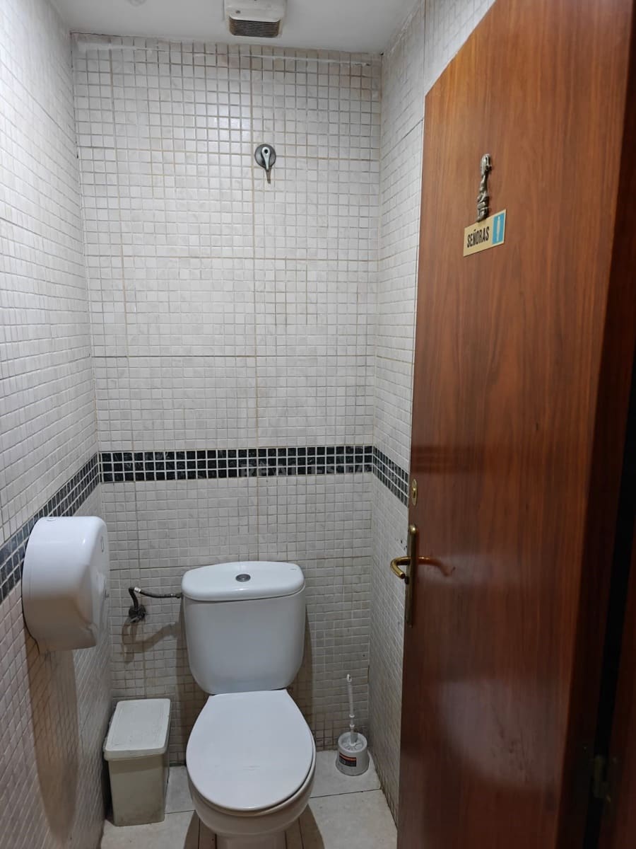 Local Commercial à louer à Barcelone ville - 35 000 € (Ref: 9987746)