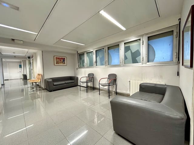 Comercial para venda em Barcelona cidade - 196 000 € (Ref: 9987748)