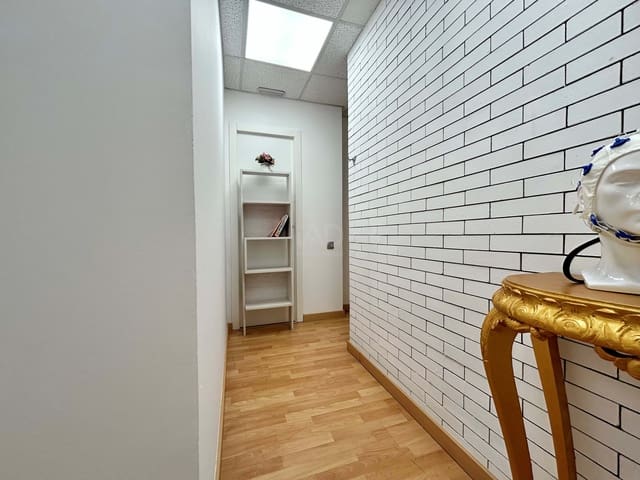 Comercial para venda em Barcelona cidade - 196 000 € (Ref: 9987748)