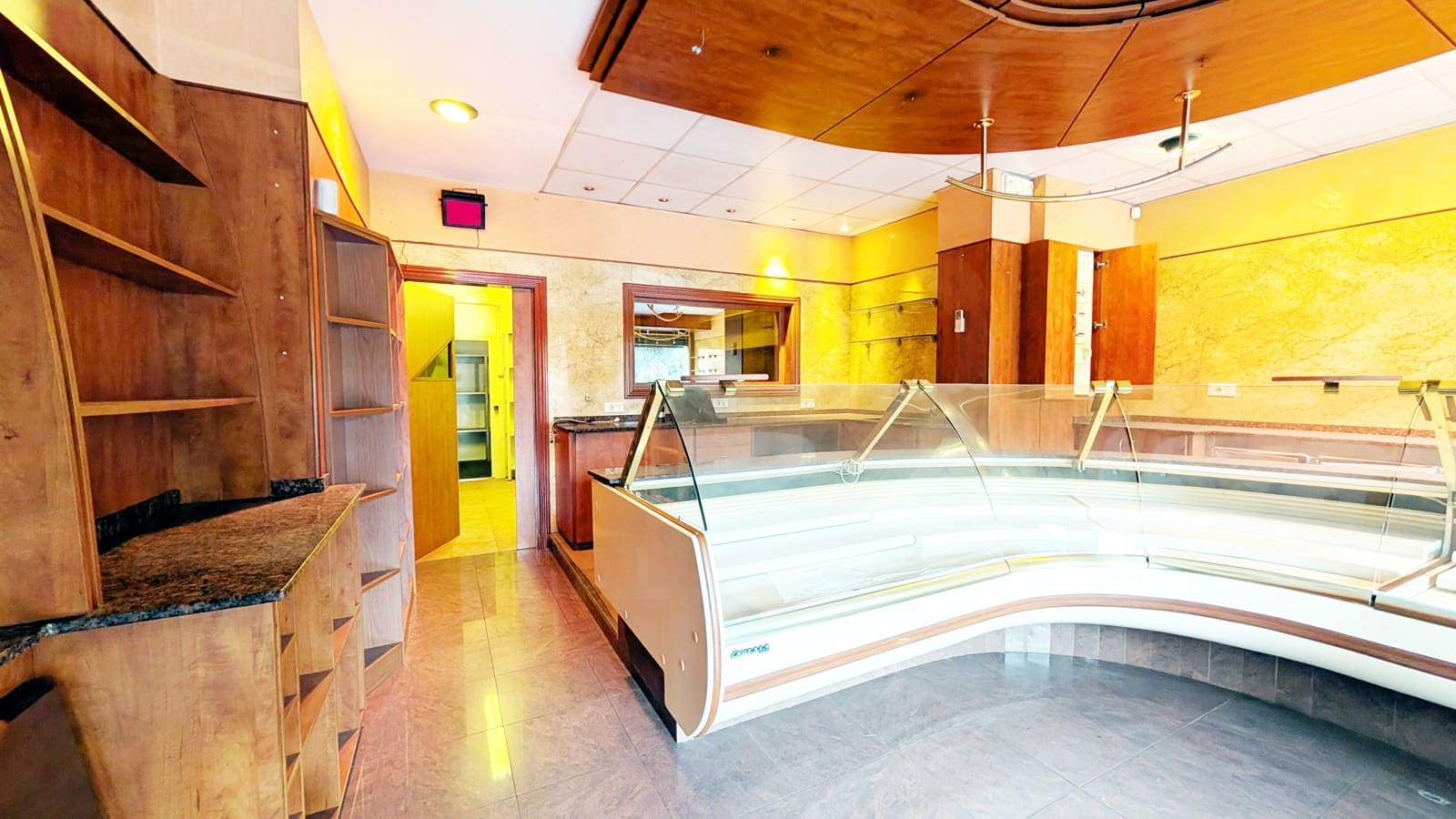 Commercial for rent in Barcelona city - € 1,331 (Ref: 9987749)