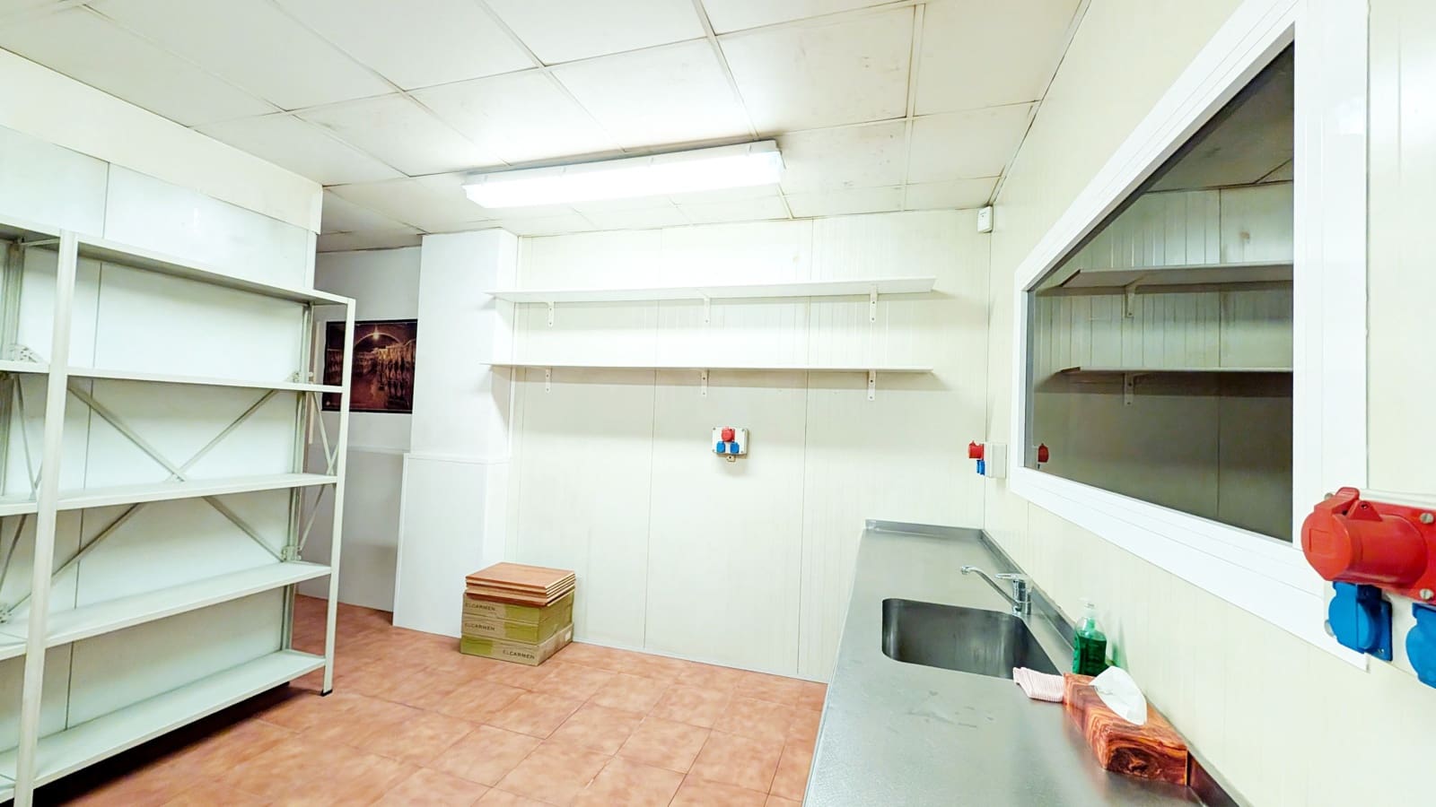 Commercial for rent in Barcelona city - € 1,331 (Ref: 9987749)